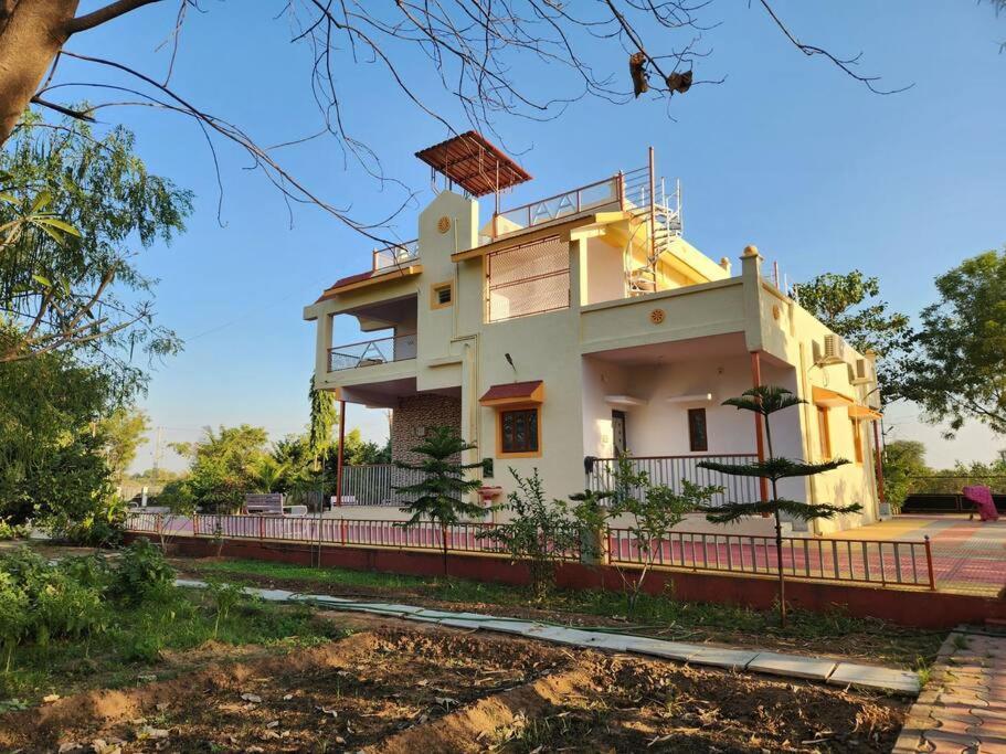 Farmhouse Close To Nature - Kesari Farm Гандинагар Екстериор снимка